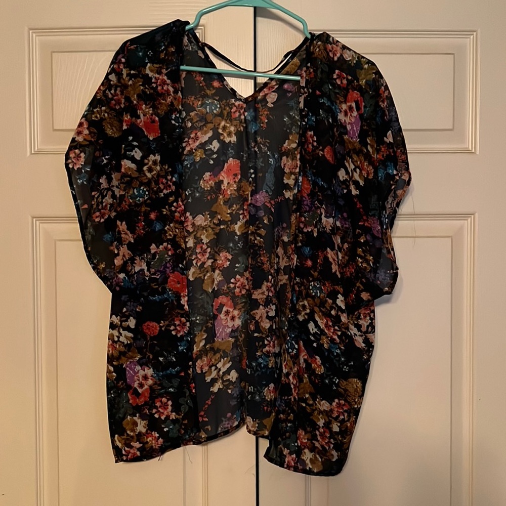 Womens floral Kimono - size small - worn once